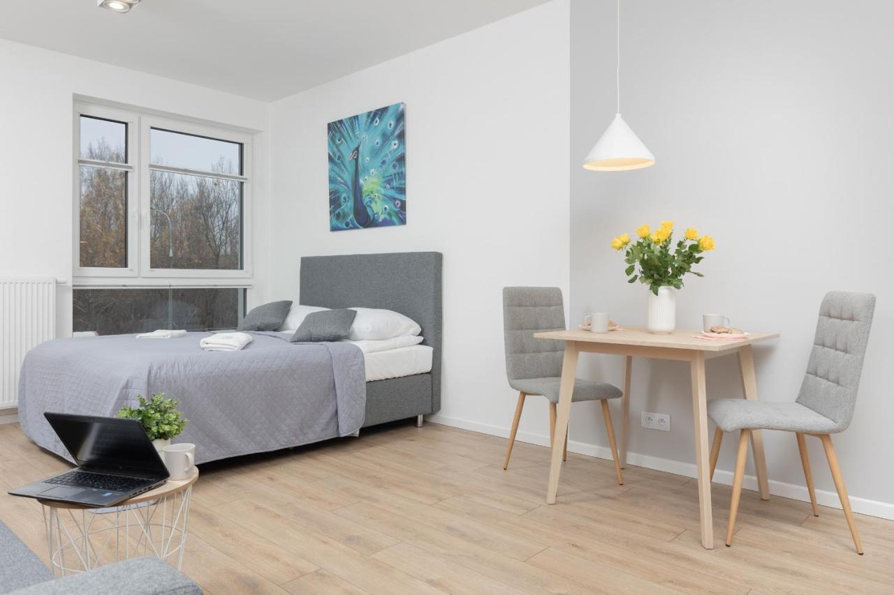 Metro Bielany Apartments With Parking By Noclegi Renters Varsóvia Exterior foto